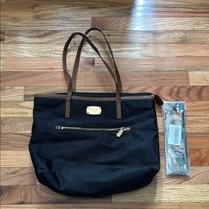 Michael Kors Black Tote Bag, damaged handles & New in Package 4 Twillies